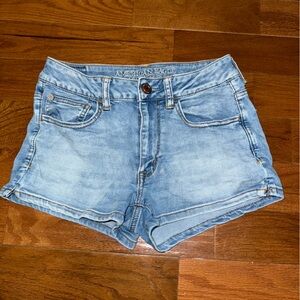 ❤️‍🔥 American eagle ❤️‍🔥 super super stretch jean shorts light wash size 6